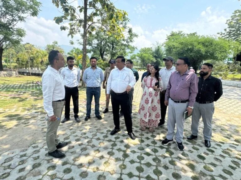 सीएम धामी के विजन को एमडीडीए ने दी रफ्तार, IAS बंशीधर तिवारी का एक्शन मोड- हरियाली भी, बुलडोजर भी
